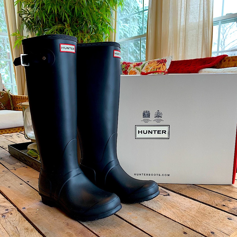 🎉SOLD🎉BNWT Authentic Hunter tall black boots